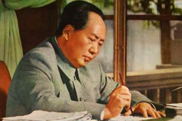 沁园春 雪翻译，沁园春雪翻译（鼓舞一代又一代的中国人奋进）