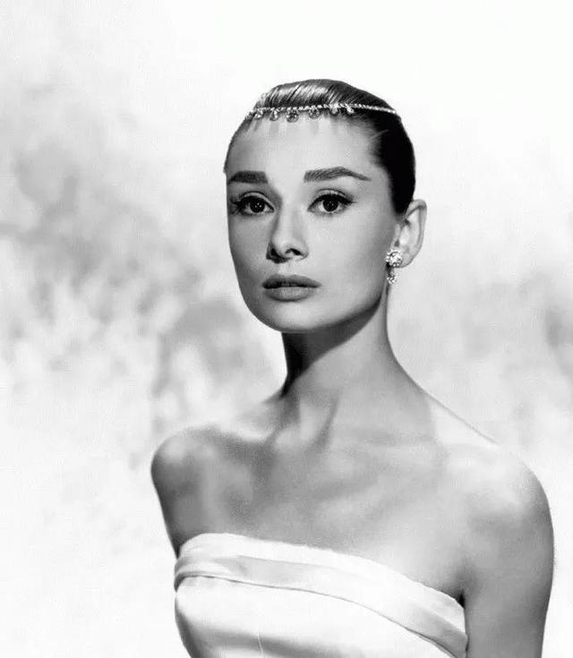 世界十大混血模特，全球最美的10位混血女神