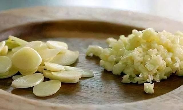 大蒜怎么吃对身体最好，大蒜怎么吃对身体有好处（可降低44%的肺癌风险）