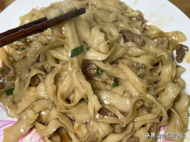 刀削面的家常做法简单，刀削面的家常做法简单又好吃（葱油刀削面在家这样做）