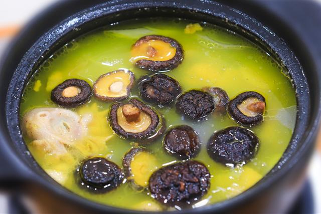 炖鸡汤放什么调料，炖鸡都用什么调料好_炖鸡放啥调料好（这5道滋补鸡汤）