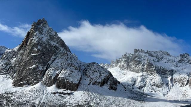 关于巴颜喀拉山介绍，巴颜喀拉山还是巴颜喀拉山脉（航拍青海，云中的巴颜喀拉山脉）