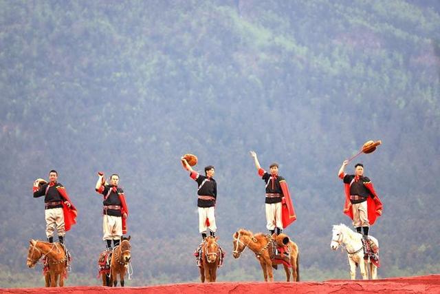 两个人去丽江5000够吗，一个人去丽江玩大概多少钱（云南丽江旅游自由行实用攻略）