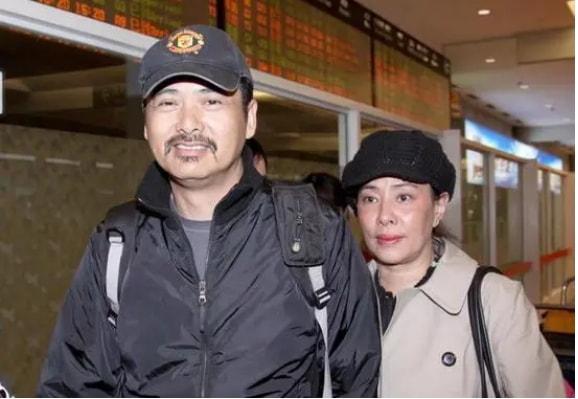 终于明白，陈荟莲不漂亮，也没有孩子，周润发为何独宠她38年了