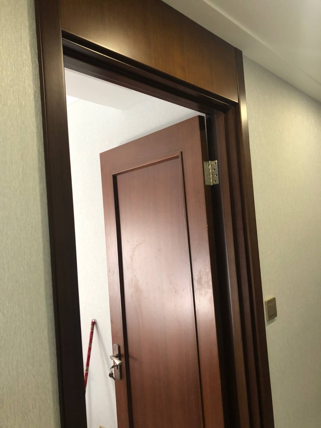 烤漆门套多少钱一米(木门买免漆的还是烤漆的) - 价格百科