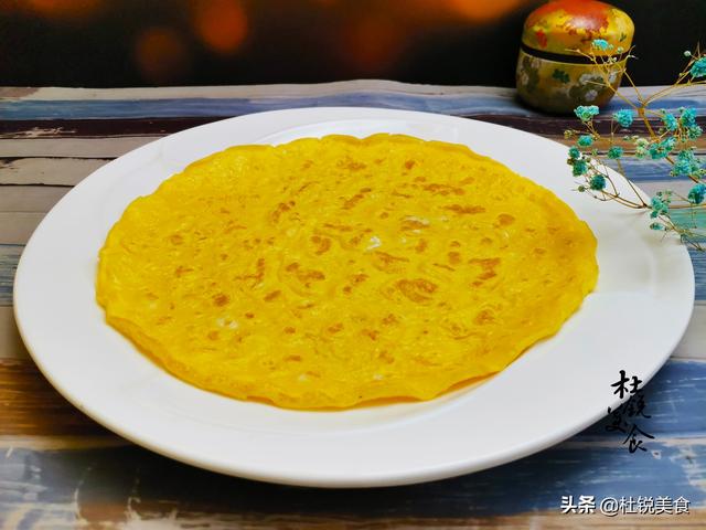 摊鸡蛋皮的做法，鸡蛋灌饼饼皮制作方法（经常厚薄不均一用就破）