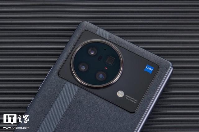 vivo定位登录，vivo云服务登录官网定位（折叠屏深度评测：来得晚）