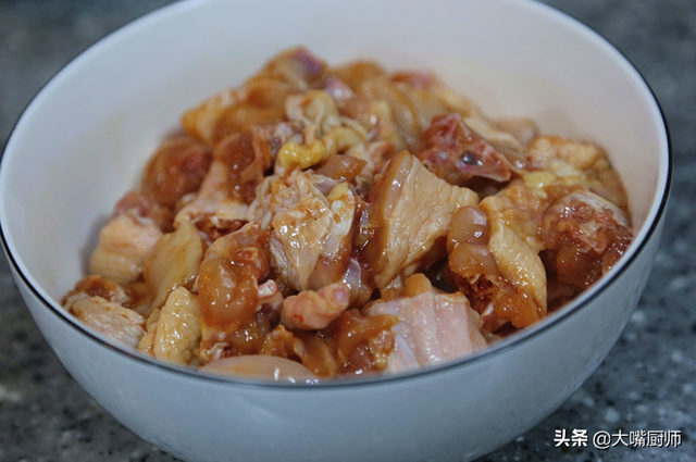 辣子鸡怎么炒才嫩，辣子鸡怎么炒才嫩不柴（大厨教你一招）