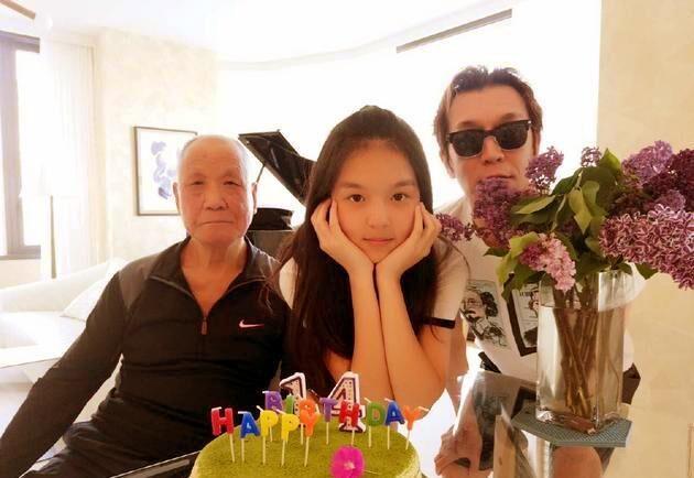 哈文改嫁的丈夫是谁，李咏妻子哈文现状（丈夫李咏病逝三年没有再嫁）