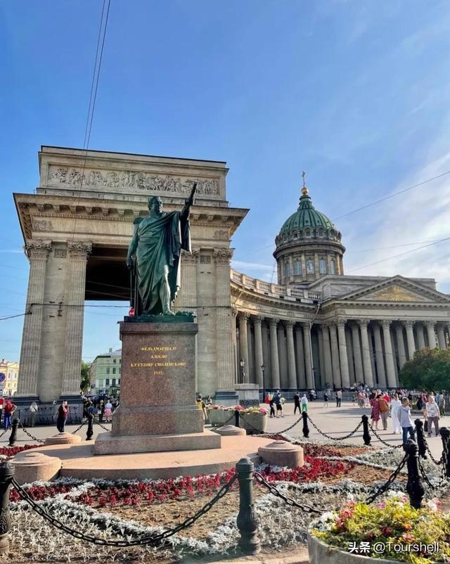 世界上最大的教堂，世界上最大的教堂是什么（圣彼得堡最美丽的教堂）