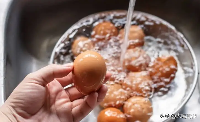 鸡蛋几分钟能煮熟，带壳鸡蛋几分钟能煮熟（5分钟自动煮好）