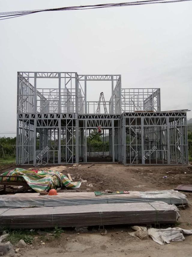 轻钢别墅的优缺点，轻钢别墅的优缺点有哪些（4点告诉你最真实的轻钢建房的好与坏）