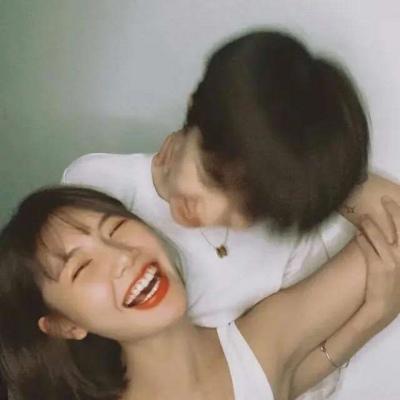 情侣头像真人一人一半，情侣头像真人一人一半背影微信（真人优质情侣头像图片）