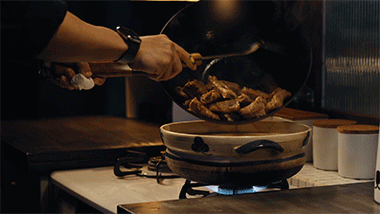 美贝怎么吐沙，2分钟花蛤快速吐沙子（洗白白盖上被子煮一煮）