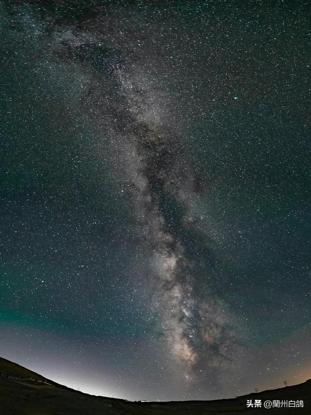 如何用手机拍星空，怎样用手机拍出漂亮的星空照（手机摄影教程丨普通人怎么用手机拍出好看的星空）