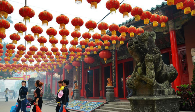 海南习俗，海南风俗神上身真的假的（吃公期、闹军坡、过火山）