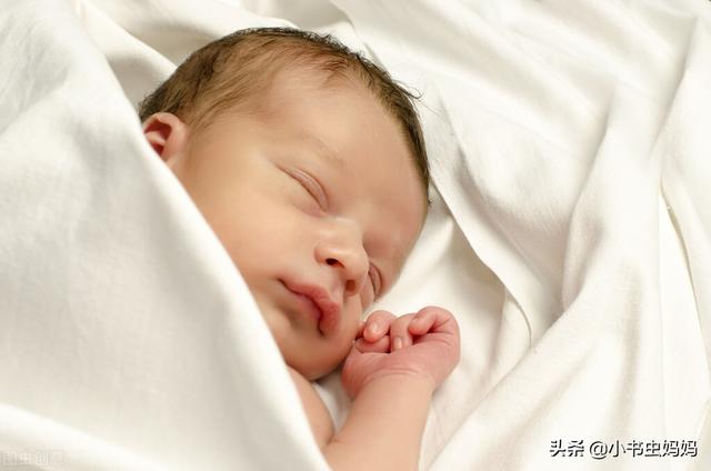 新生儿一直哭什么原因，新生儿一直哭怎么回事（为啥新生儿第一个月很乖）