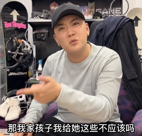 戴“名表”穿“名牌”？变形计李勒优被批忘本，崔晋现身霸气护妹