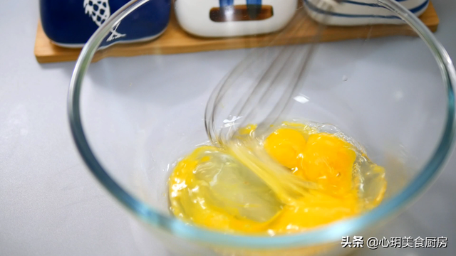 如何制作牛奶鸡蛋布丁，制作牛奶鸡蛋布丁的原理（教你在家自制焦糖布丁）