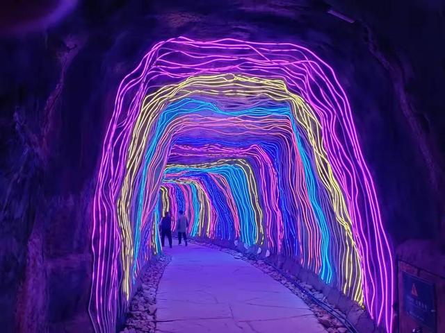 萤火虫水洞地下大峡谷导游讲解，——一位游客的游览纪实