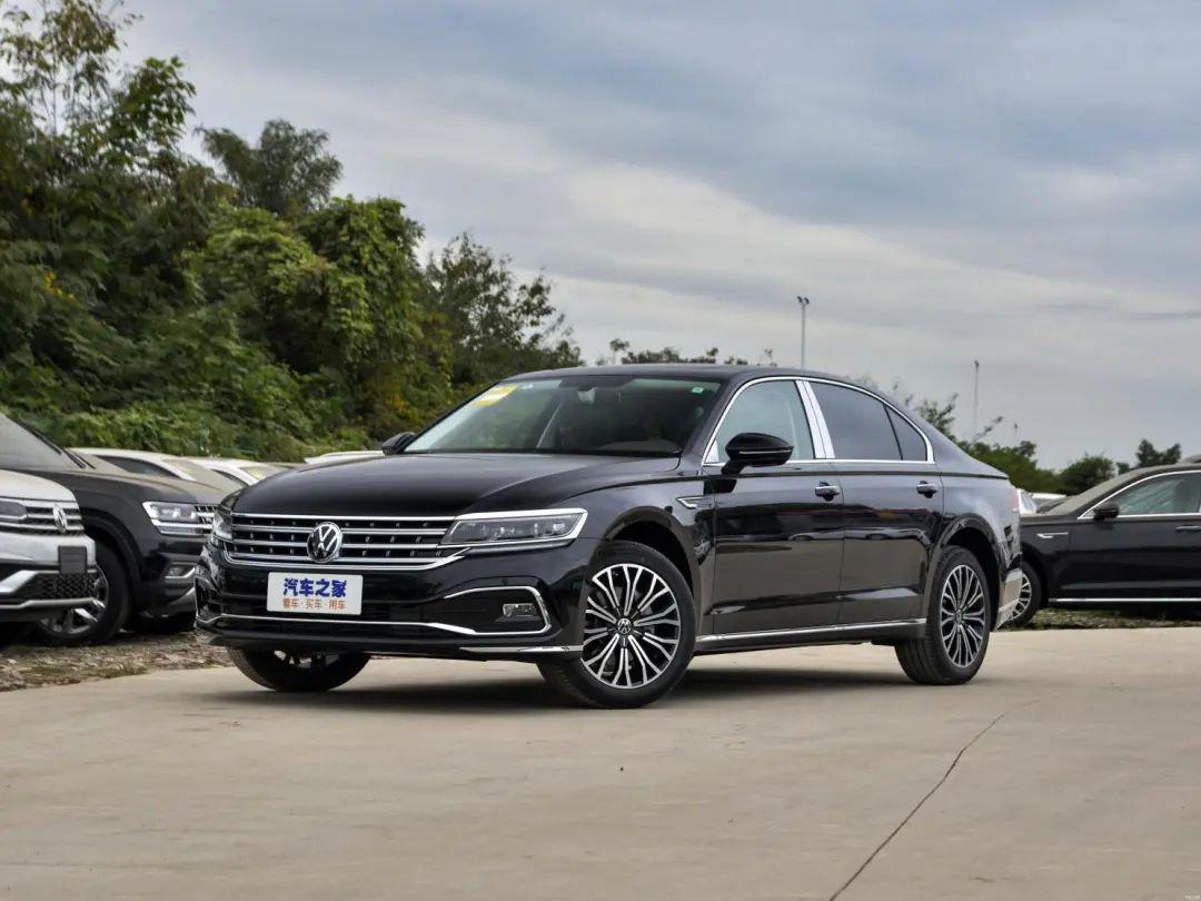 外观方面,2021款辉昂继承了大众一贯的大气低调风格,整车的线条流畅