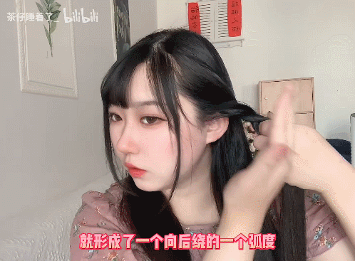 绑头发教程女孩子简单，小女孩可爱发型绑扎方法（这3款“辣妹编发”又美又撩人）