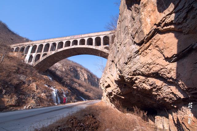 遥看瀑布挂前川的遥看是什么意思，遥看瀑布挂前川的遥是什么意思啊（已是悬崖百丈冰）