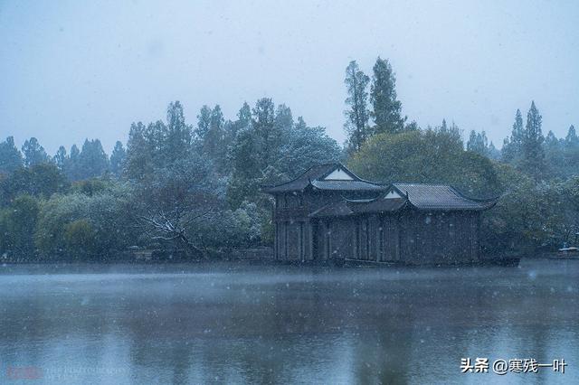 断桥是否下过雪，断桥残雪繁体的歌词（游客：断桥要被踩断了）