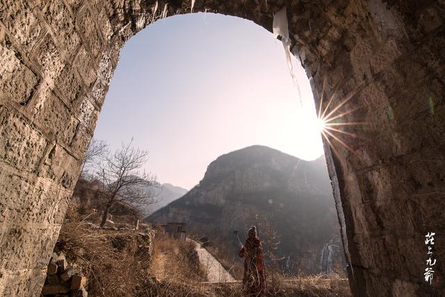 遥看瀑布挂前川的遥看是什么意思，遥看瀑布挂前川的遥是什么意思啊（已是悬崖百丈冰）