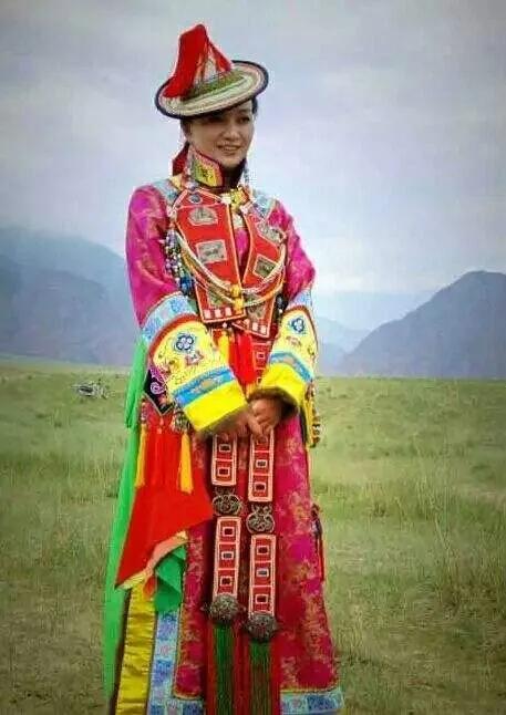 东乡族有什么风俗习惯，东乡族生活风俗（裕固族、东乡族、保安族等少数民族精美服饰文化）