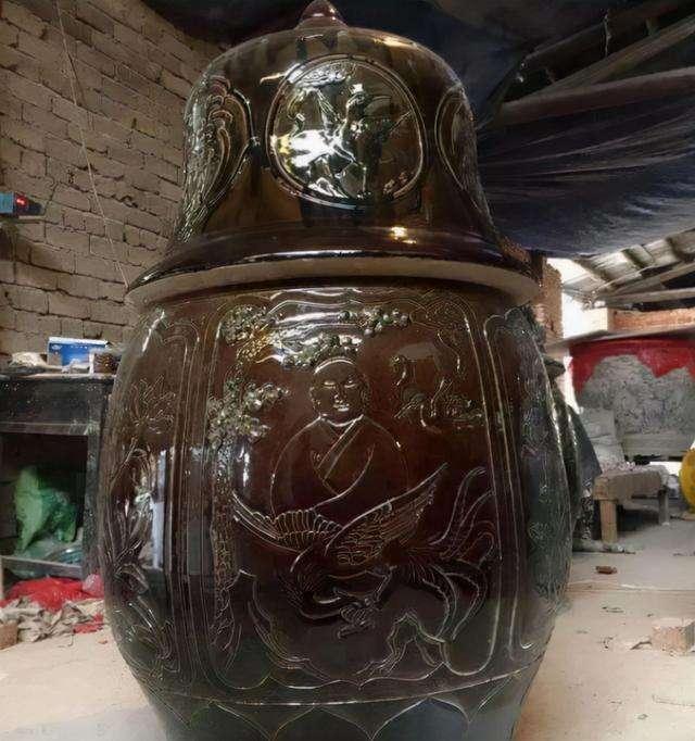 坐缸是什么意思，坐化缸是什么意思（坐缸3年修成肉身菩萨）