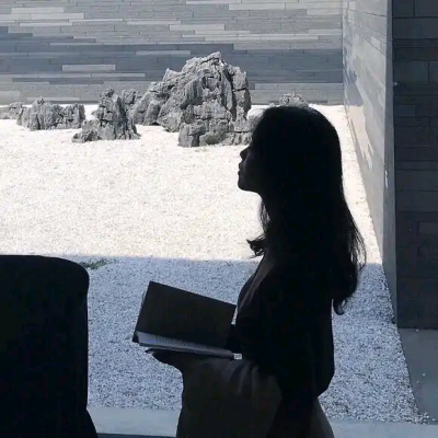 比较伤感女生头像微信，比较伤感女生头像（伤感头像女生2021最新的）