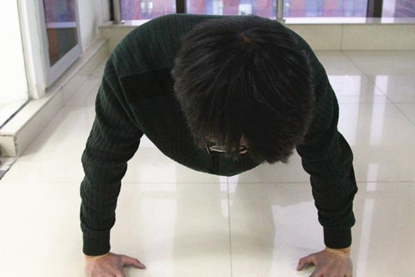 俯卧撑一天做多少合适，俯卧撑一天做多少合适能减肥（身体的变化令人羡慕）