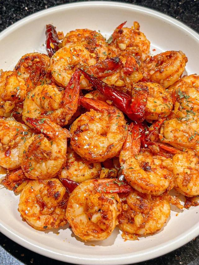 蒜香虾仁，蒜蓉虾仁的做法（这3种做法上手简单味道鲜美）