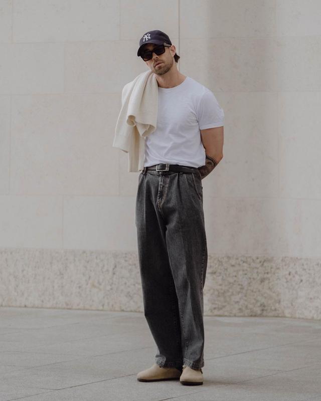 白色t恤配什么裤子最好看，白色t恤搭配什么样的裤子好看（不妨来件“白T恤”）