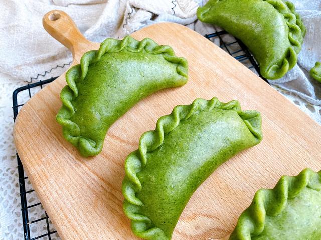 艾叶和艾草一样吗，干艾叶和湿艾叶功效一样吗（哪一种是你心中最好的味道）