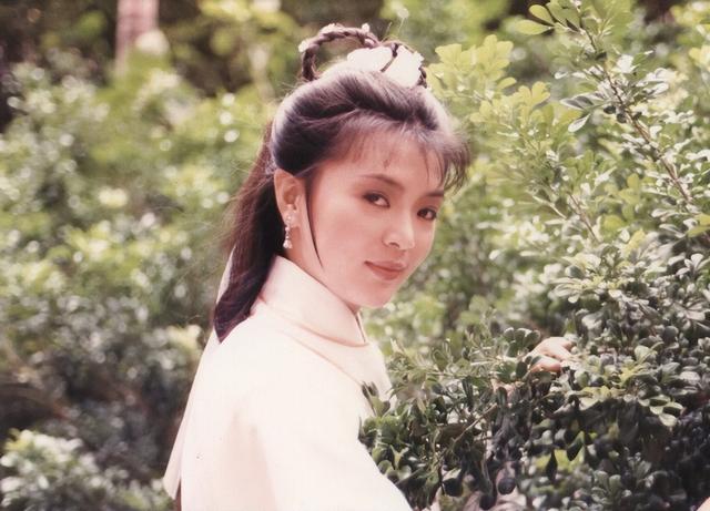 小龙女是谁演的，小龙女都有谁演过（金庸剧4位最美小龙女）