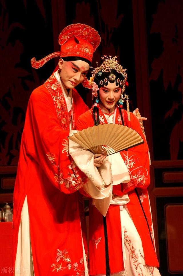 桃花扇简介，桃花扇简介及故事梗概长生殿（美人血染就的时代传奇）