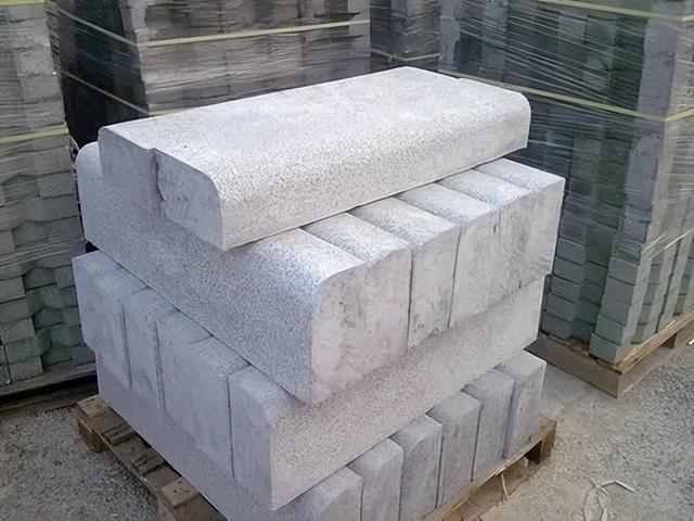 五莲路沿石生产厂家，路沿石生产厂家（如何保持灰路沿石潮湿季节下的干度）