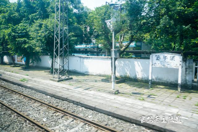 5612次列车，5612次列车时刻表（一路风景优美票价便宜车厢里却空荡荡）