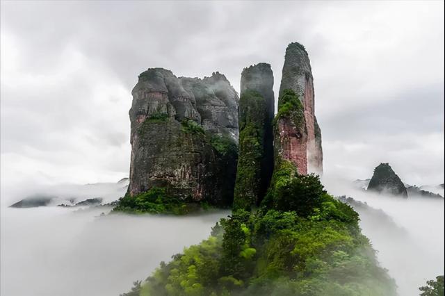 赋予人的品格和志向的诗句，被赋予人的品格和志向的诗句（于平凡之物中寓伟大志向和高尚情操）