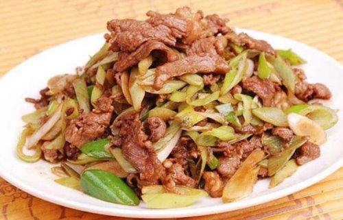 香菜爆羊肉的做法，怎么做葱爆羊肉