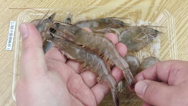 基围虾怎么去虾线，基围虾虾线怎么去除（去虾线别再用牙签了）