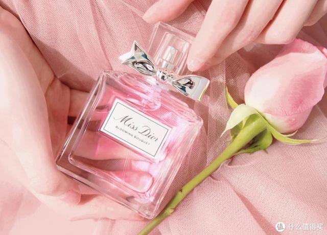 网上哪里买化妆品好，化妆品正品哪里买（日百、个护、家电...精选7款京东双十二直播间超值好物）