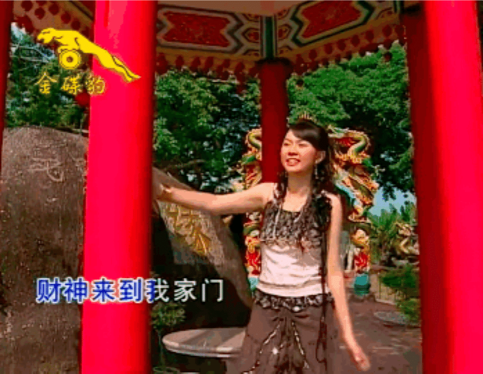 卓依婷个人资料，卓依婷资料（卓依婷怎么就成了你爸的春节限定梦中情人）