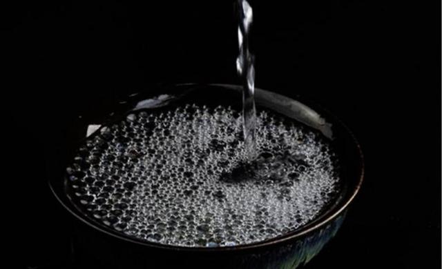 黑蚂蚁泡酒配方，黑蚂蚁泡酒配方文库（广西人的酒桌文化悄然走红）