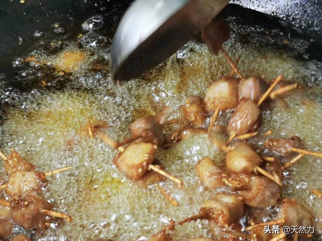 牙签肉的做法，外酥内嫩、酥香可口的牙签肉（牙签牛肉串的做法步骤）