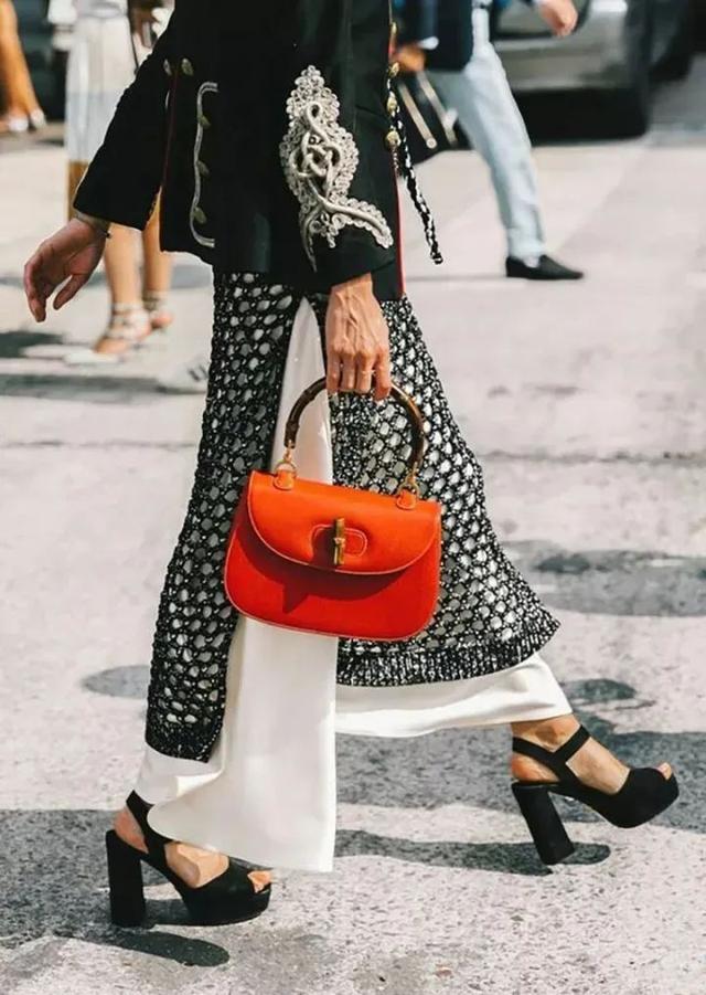 什么的季节填合适的词，什么的季节填上合适的词语（温暖、明亮又时髦）