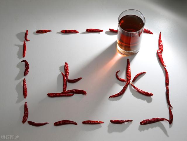 舌尖疼是哪里上火，舌尖疼心火