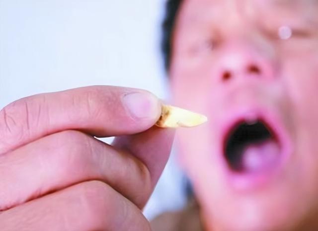 梦见蛀牙预示着什么，做梦梦见蛀牙是什么意思（原来你做的那些稀奇古怪的梦）